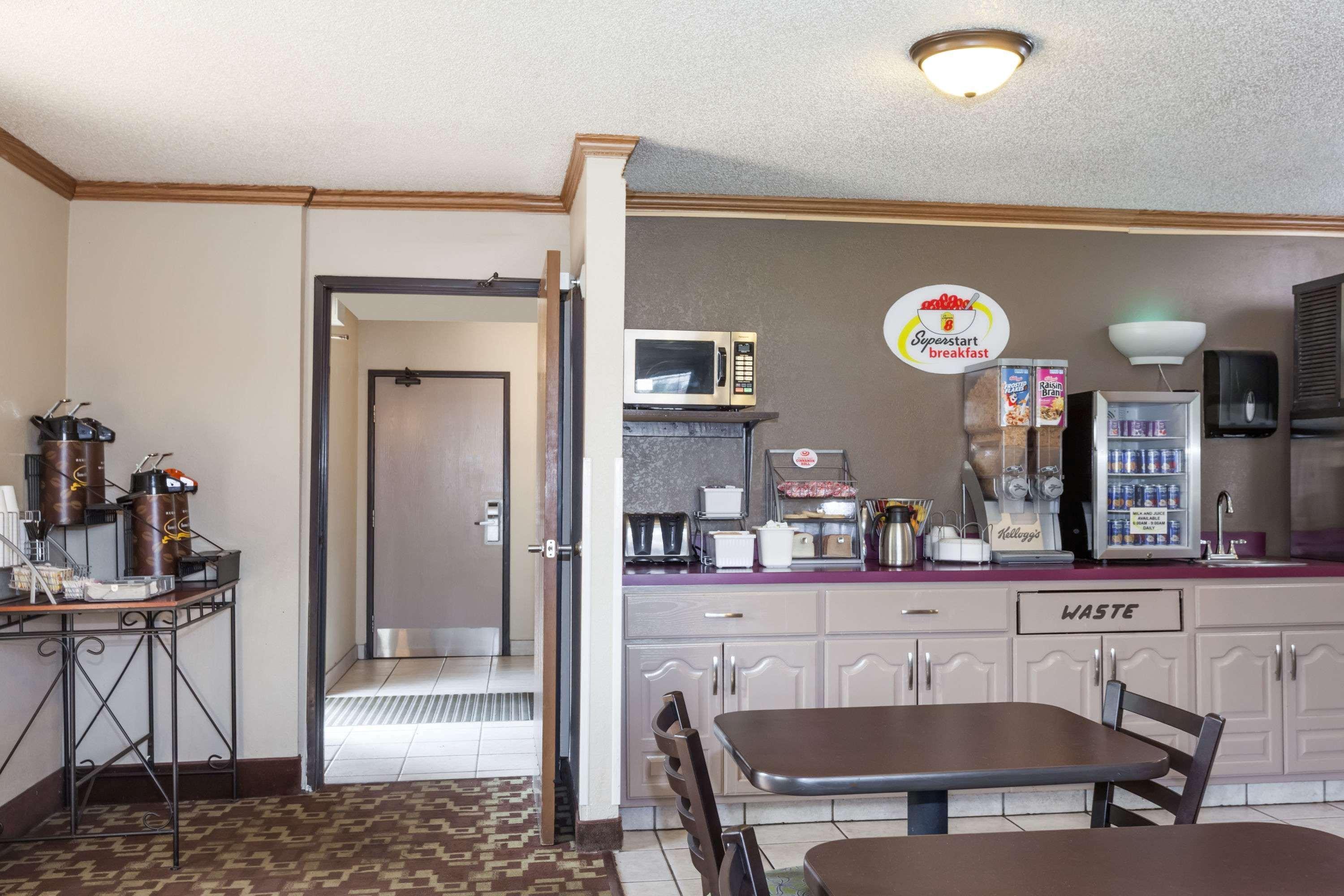 Super 8 By Wyndham Dunbar/Charleston Area Hotel Exterior foto